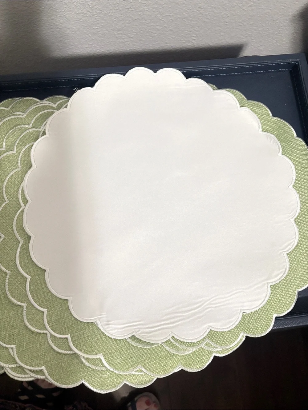 Amazon Olive Green Scalloped Round Placemats with Cream Trim (Set)